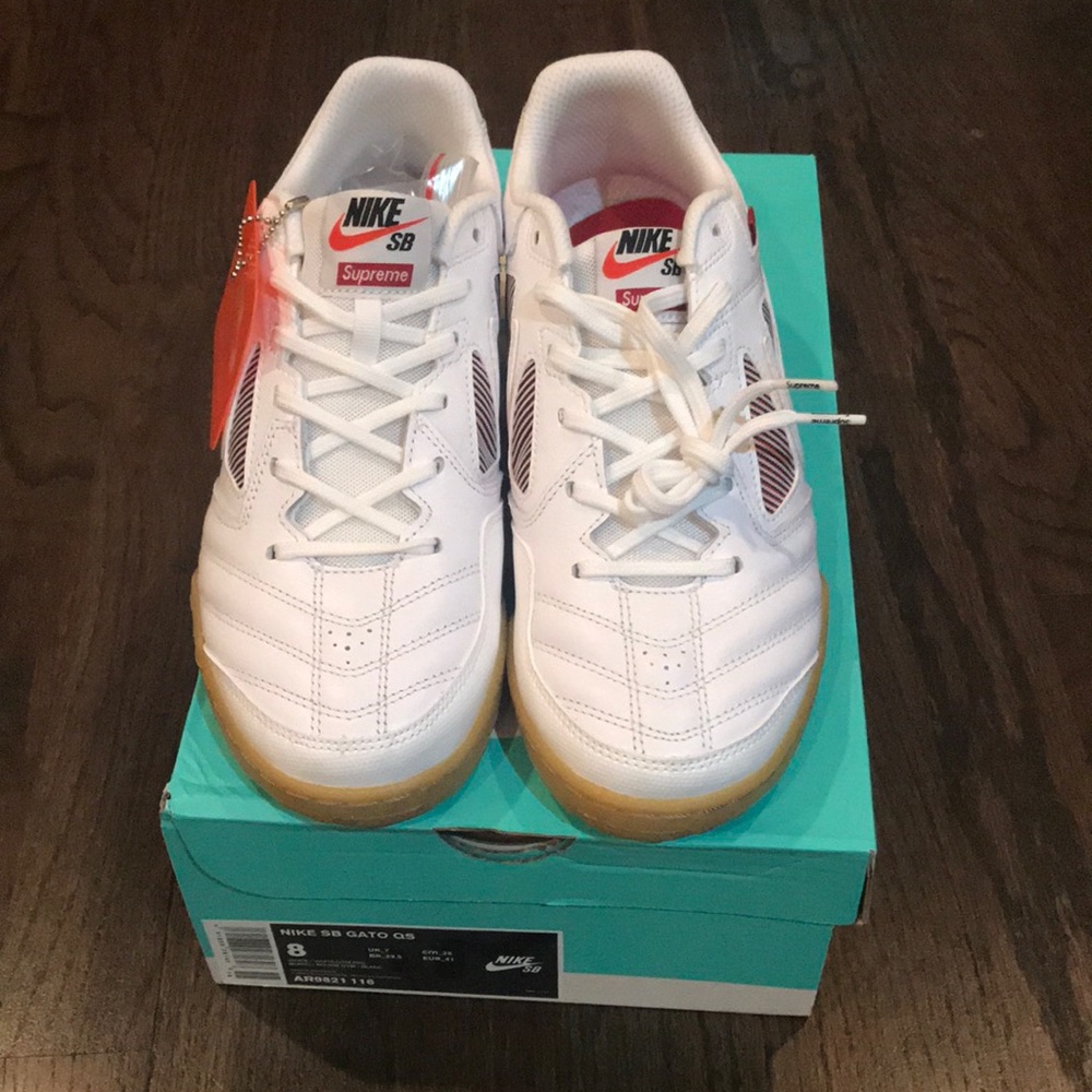 Supreme Nike SB sneaker size 8